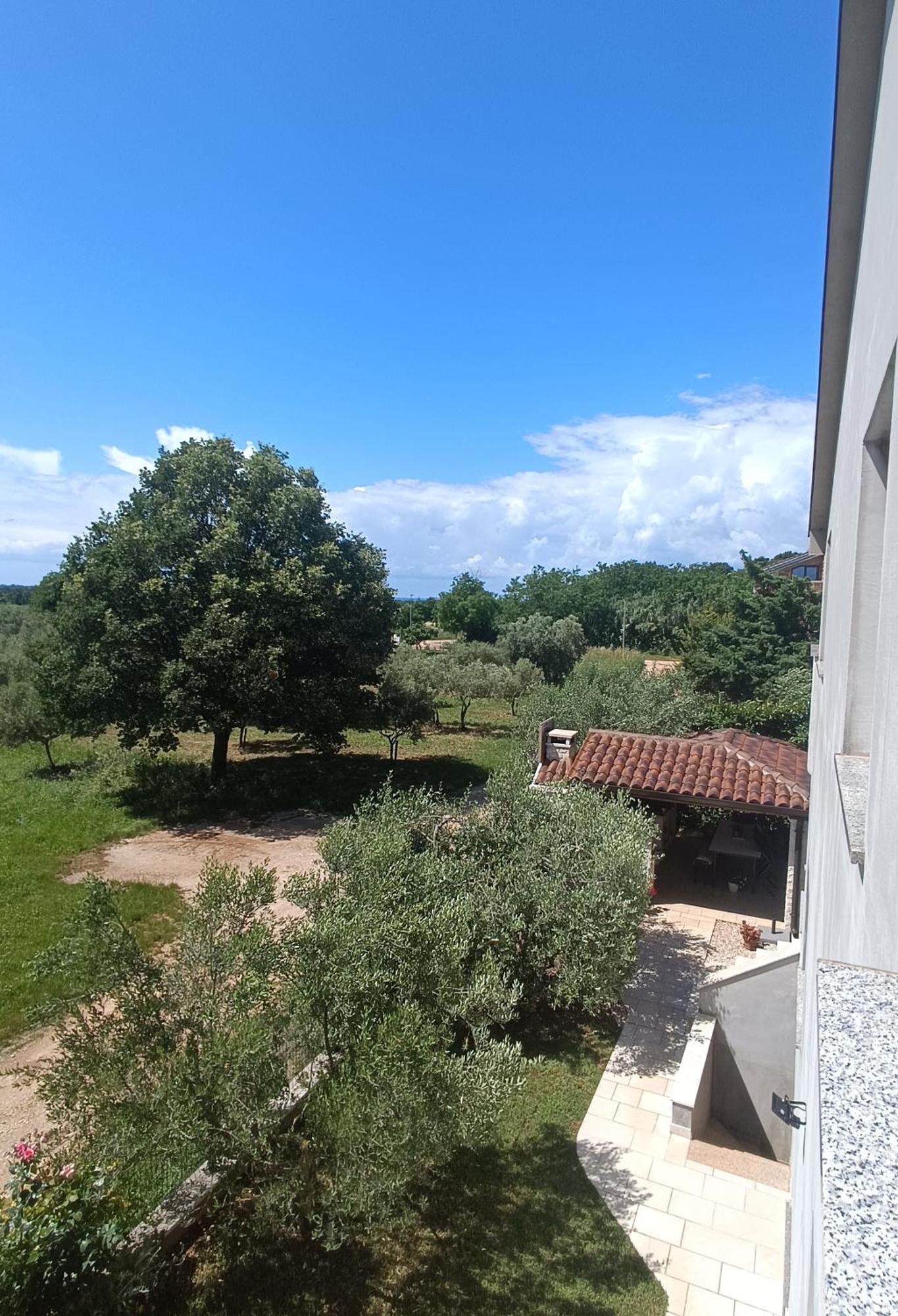 Apartman Ika Umag Exteriör bild