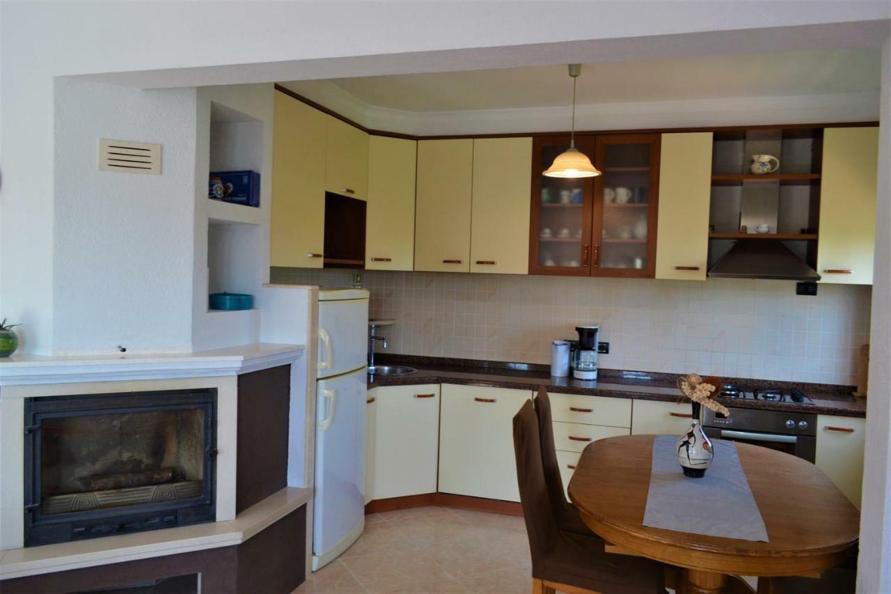 Apartman Ika Umag Exteriör bild