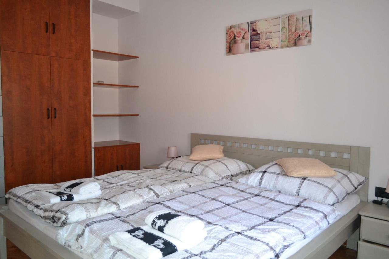 Apartman Ika Umag Exteriör bild